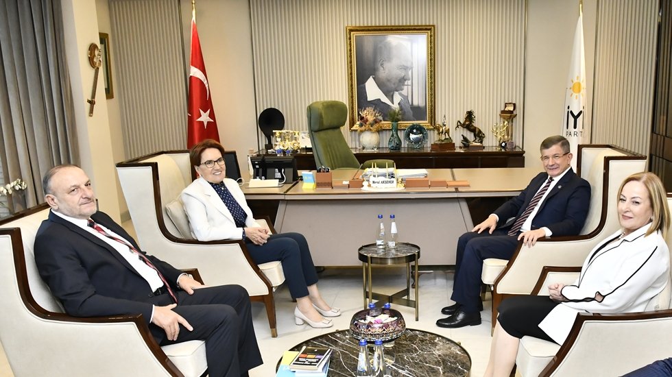 Meral Akşener, Ahmet Davutoğlu ile g&ouml;r&uuml;şt&uuml;