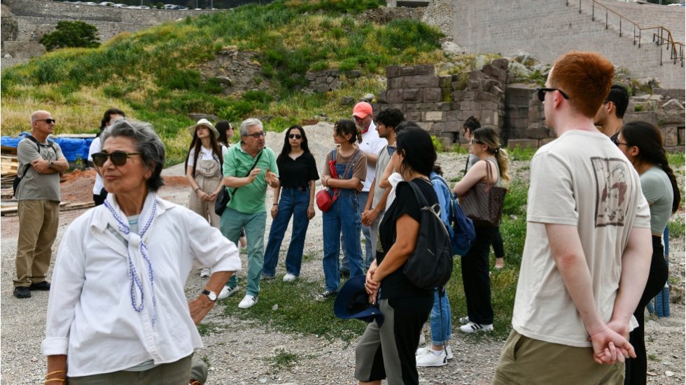 Roma Tiyatrosu'nun kapıları &uuml;niversiteli gen&ccedil;lere a&ccedil;ıldı