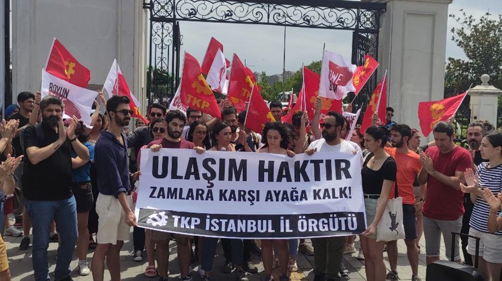 TKP İstanbul'da yapılan ulaşım zammını protesto etti: Toplu ulaşım emek&ccedil;ilere &uuml;cretsiz olmalı...