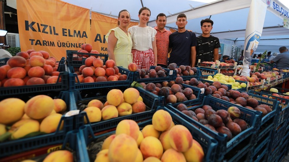&Uuml;reticiler &lsquo;Belevi Şen Şeftali Şenliği&rsquo;nde buluştu
