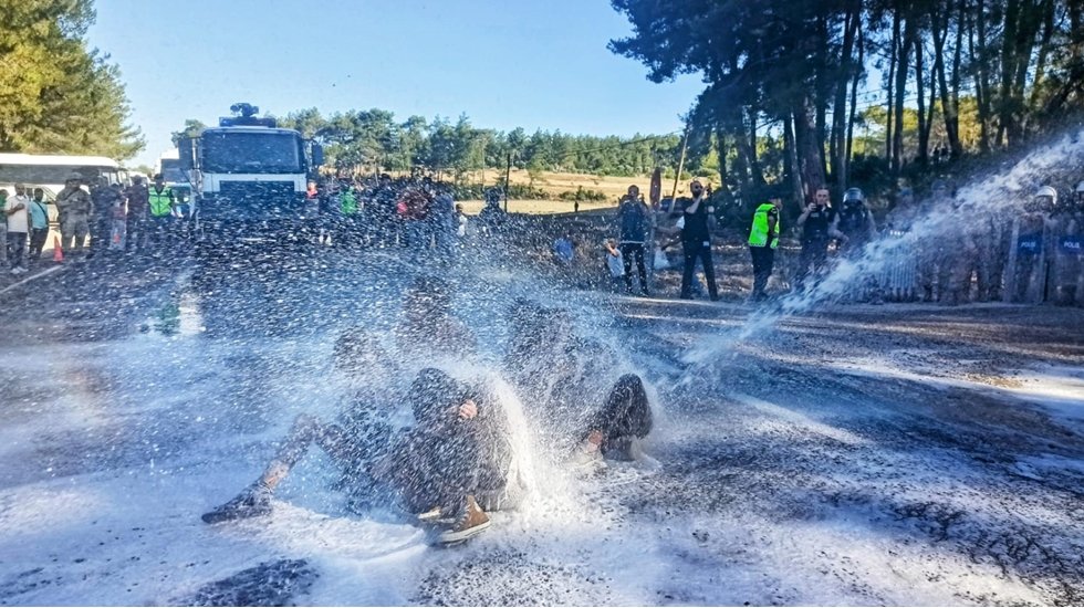 Yurttaşlara TOMA'larla biber gazlı m&uuml;dahale. 20 kişi g&ouml;zaltına alındı.