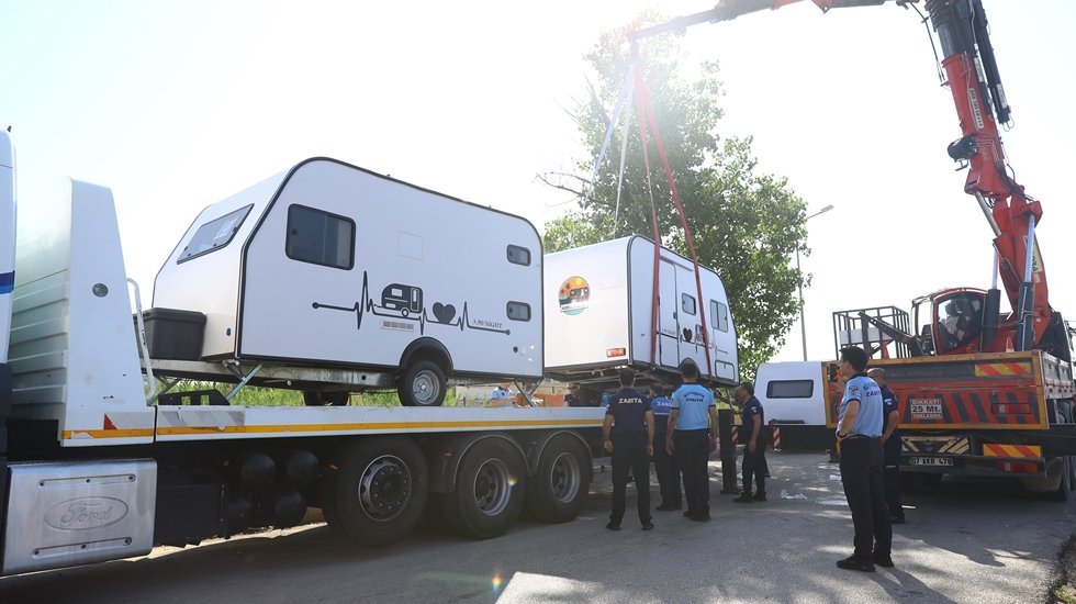 Antalya Konyaaltı Sahili'ndeki Karavanlar kaldırılıyor