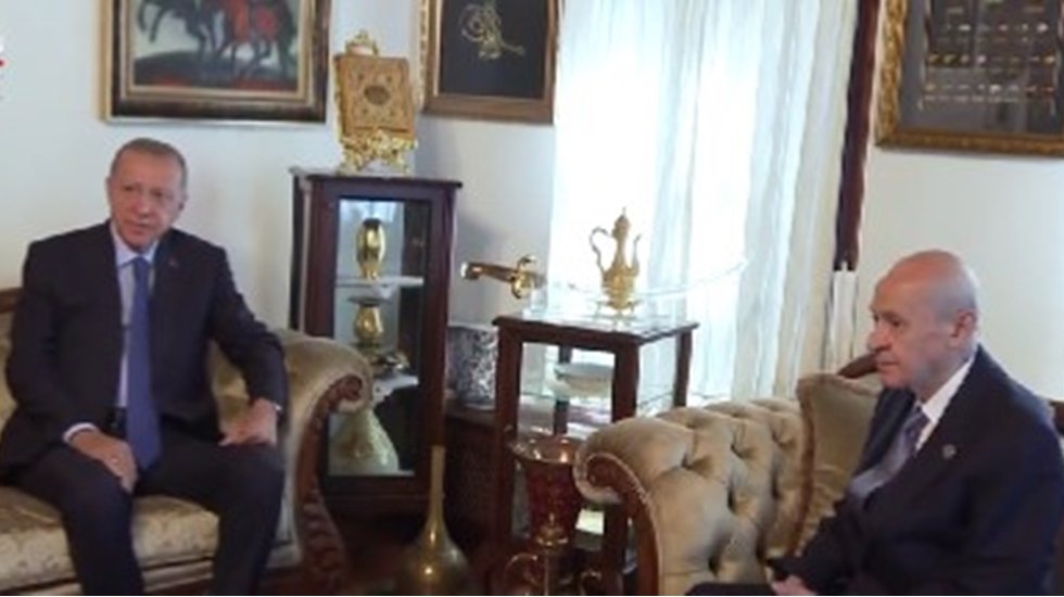Erdoğan - Bah&ccedil;eli zirvesi 1 saat s&uuml;rd&uuml;