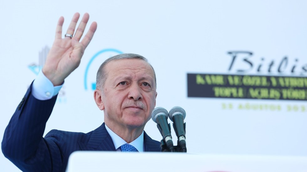 Erdoğan, muhalefeti hedef aldı: '&Ouml;lm&uuml;ş atı kam&ccedil;ılamanın kimseye faydası olmaz'