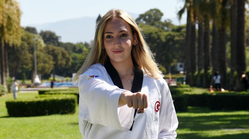 Esra Akbulak, Çin'de kırık elle bronz madalya aldı