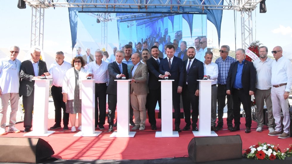 Fo&ccedil;a Bağarası sanayi esnafı modern ve sağlıklı koşullara kavuşuyor