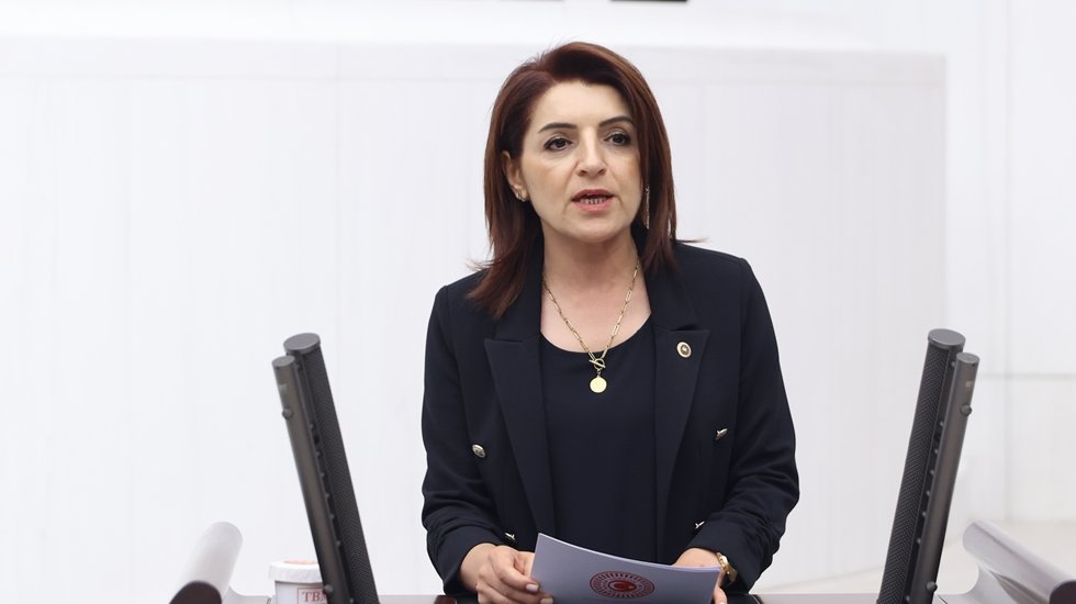 CHP'li Gülcan Kış'tan vakıf protokolüne tepki…