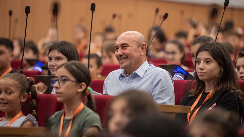 İzmir B&uuml;y&uuml;kşehir Belediyesi &Ccedil;ocuk Belediyesi&rsquo;nin &uuml;yeleri&nbsp; kura ile belirlendi