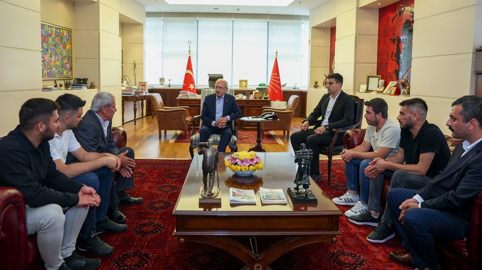 Kılı&ccedil;daroğlu, IŞİD'in katlettiği er Fethi Şahin'in ailesiyle bir araya geldi