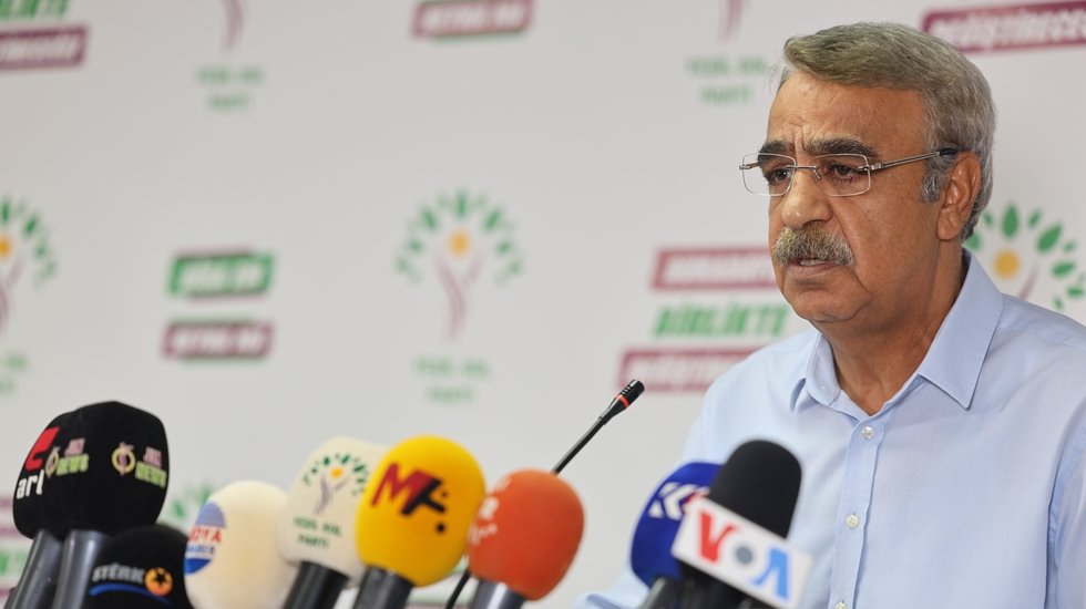 Sancar:&nbsp;HDP varlığını koruyacak ancak m&uuml;cadelesi Yeşil Sol Parti ile devam edecek