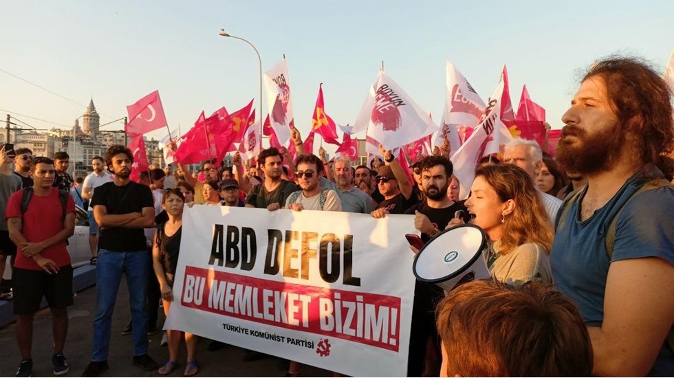 TKP'den ABD savaş gemisine karşı protesto eylemi