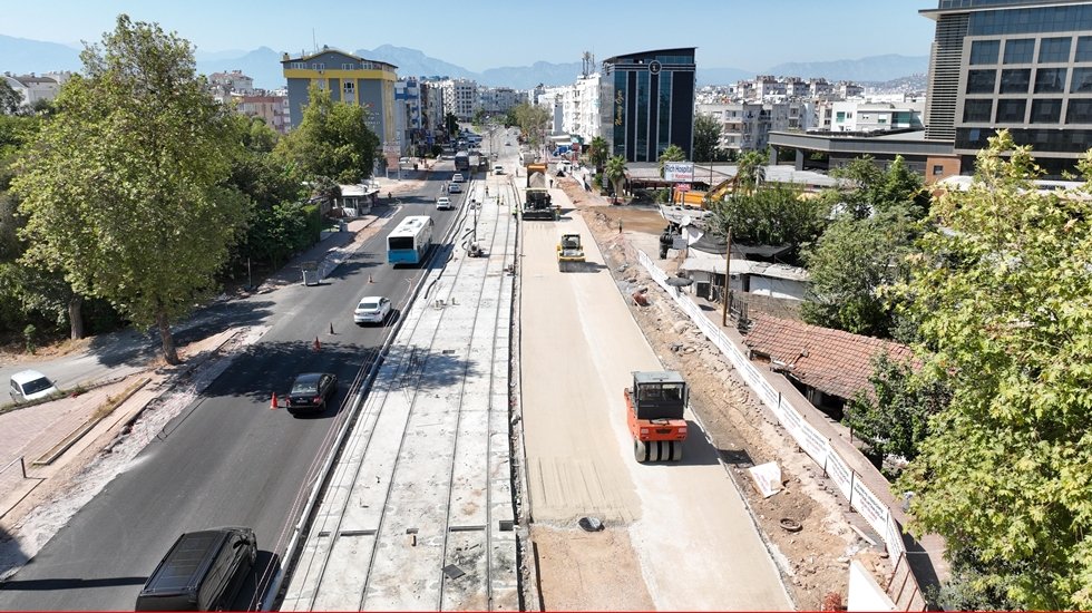 Alt yapısı &ccedil;&ouml;ken tramvay hattı onarıldı