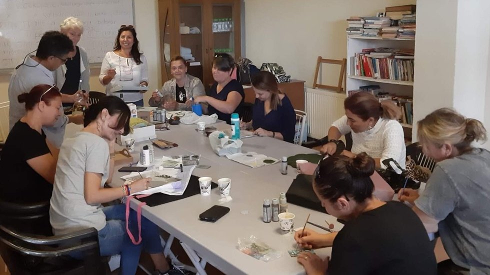 Ayvalık Mahalleevlerinde kadınlar i&ccedil;in eğitim