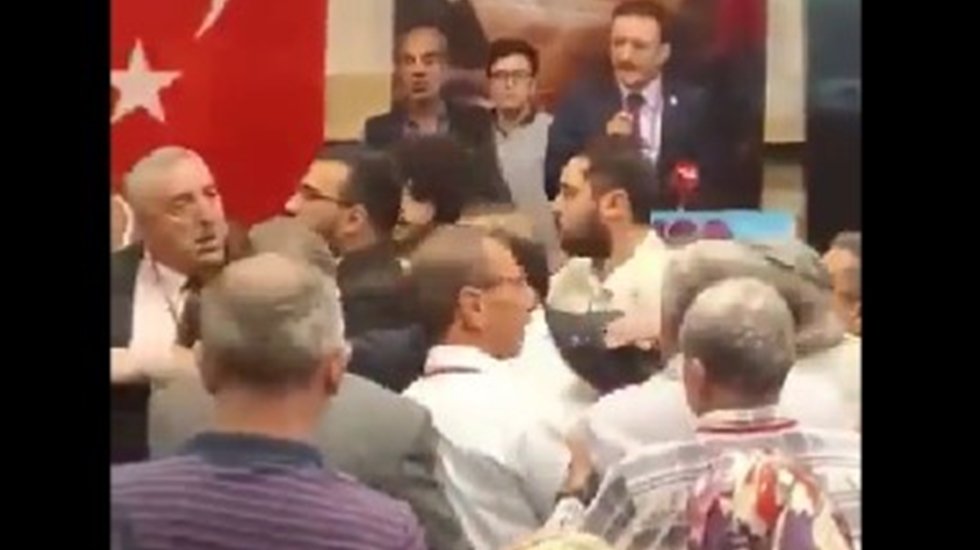 CHP'de bir başka olaylı kongre Konya&rsquo;da
