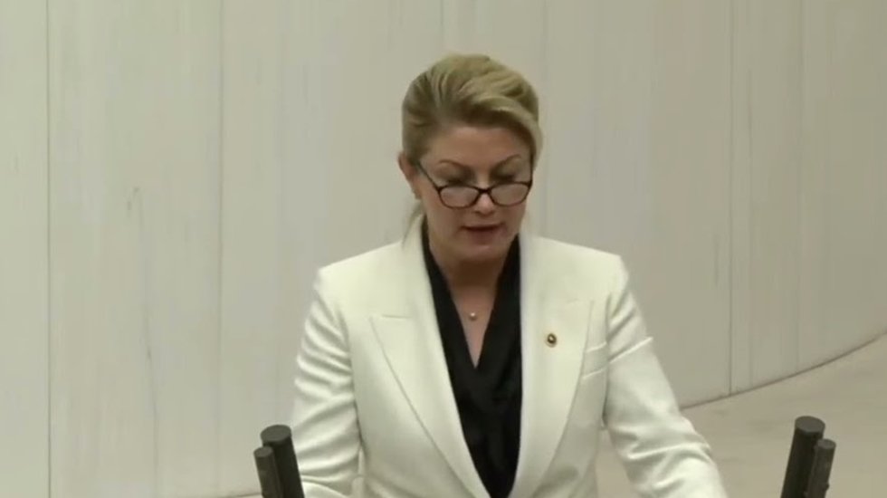 CHP'li Kaya: "B&uuml;t&uuml;n &ouml;ğrencilere servis ve yemek vermek sizin başlıca g&ouml;reviniz&rdquo;
