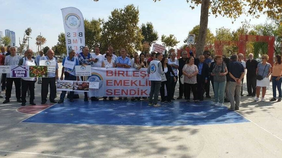 Emekli Sendikası: En d&uuml;ş&uuml;k emekli k&ouml;k maaşı 15 bin 500 liraya &ccedil;ıkarılarak &uuml;zerine y&uuml;zde 25 enflasyon farkı verilmeli