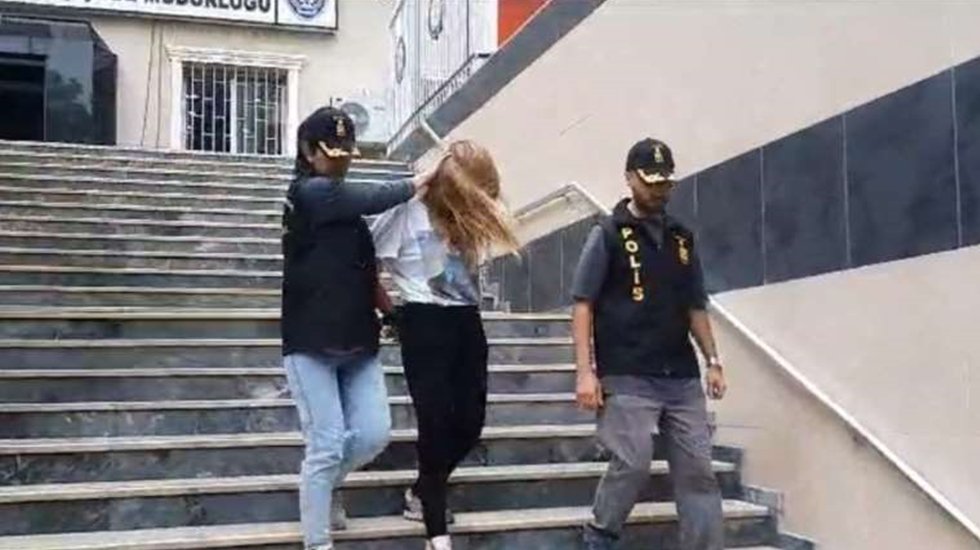Etiler&rsquo;deki l&uuml;ks sitede korkun&ccedil; cinayet... Yazar Funda Demir eski eşini &ouml;ld&uuml;rd&uuml;!