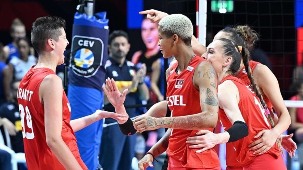 Final maçı Türkiye'nin çeşitli yerlerinde dev ekranlardan izlenebilecek