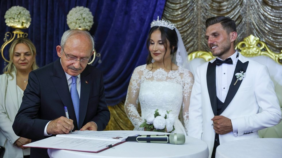 Kılı&ccedil;daroğlu nikah şahitliği yaptı