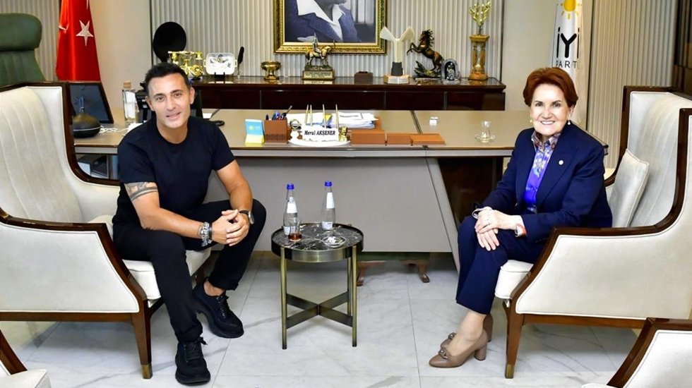 Mustafa Sandal siyasete giriyor