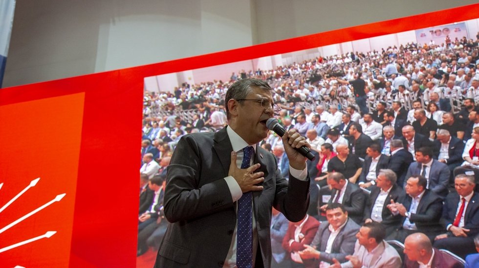 &Ouml;zg&uuml;r &nbsp;&Ouml;zel: CHP&rsquo;yi ayağa kaldırmak i&ccedil;in helallik almaya geldim&rdquo;
