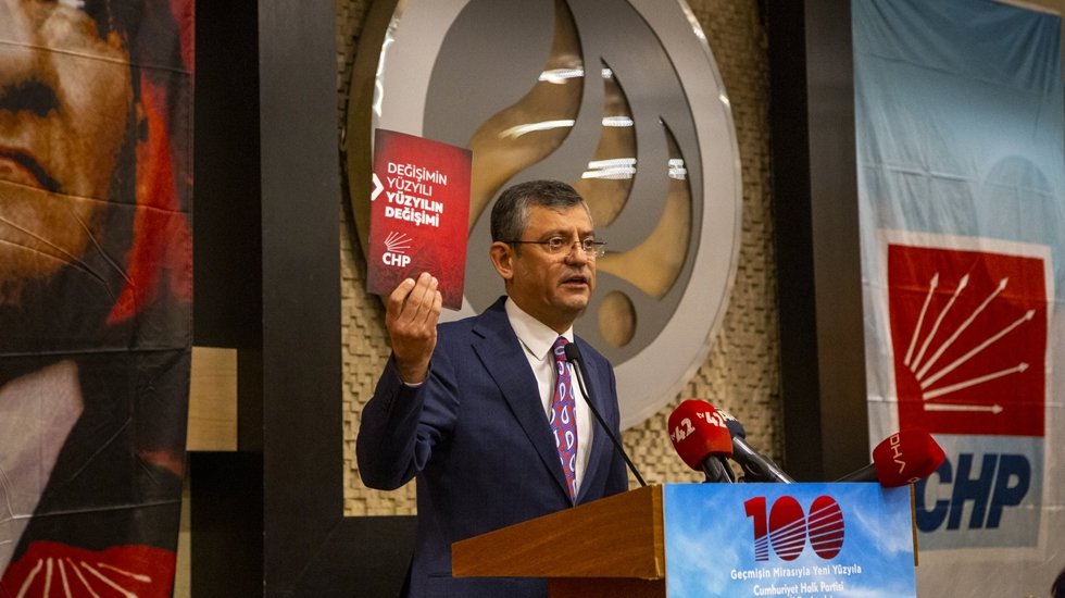 &Ouml;zg&uuml;r &Ouml;zel: "Değişimi yapmak, yenilenmek ve yeniden umut olmak zorundayız"