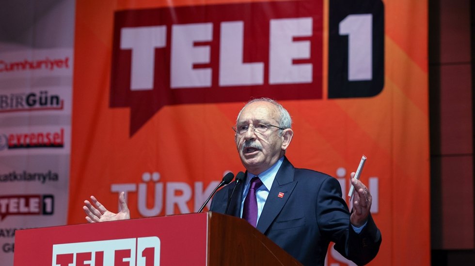 TELE1'le dayanışma gecesinde konuşan Kılı&ccedil;daroğlu: 'Hepimiz yarı a&ccedil;ık cezaevindeyiz'