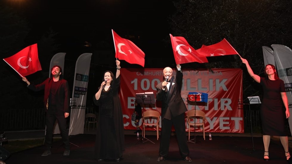 ‘100 Yıllık Bir Aşktır Cumhuriyet’ konseri Beşiktaş’ta düzenlendi