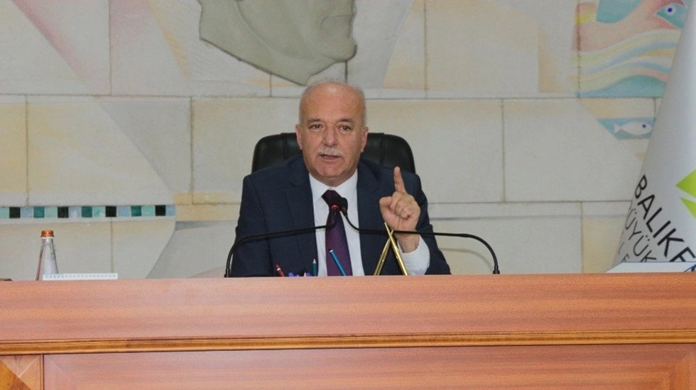 AKP&rsquo;li Belediye Başkanı: "Sen bir gecede alfabeye değiştirirsen milletin y&uuml;zde 99&rsquo;u cahil olacak tabi"