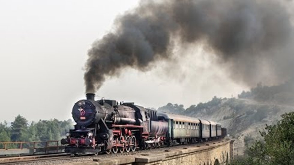 Antalya&rsquo;da değil hızlı tren, kara tren bile yok!