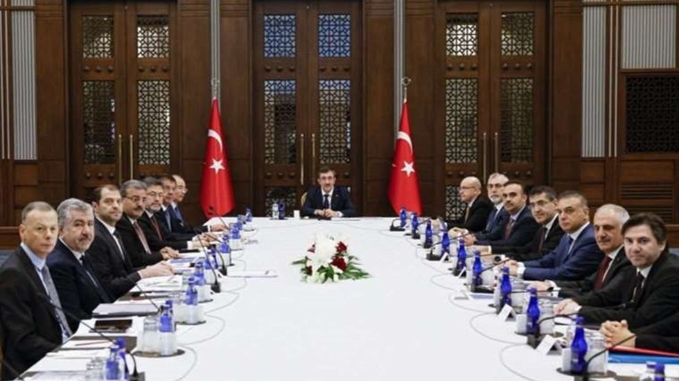 CHP&rsquo;li Karabat'tan sert tepki: "İki ismin bu masada ne işi var?"