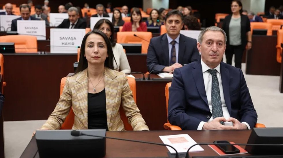 HEDEP Eş Genel Başkanları Hatimoğulları ve Bakırhan: Gazze'ye kara operasyonu &ccedil;ok daha b&uuml;y&uuml;k katliama neden olacak