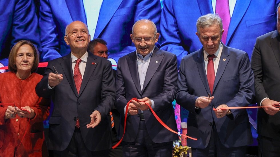 Kılı&ccedil;daroğlu, 100. Yıl parkı a&ccedil;ılışını yaptı...