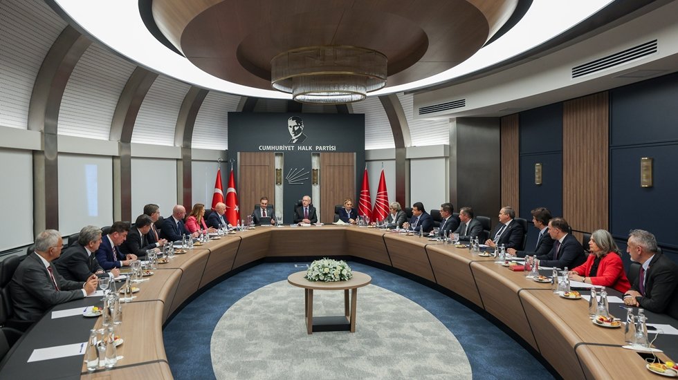 Kılı&ccedil;daroğlu&rsquo;nun milletvekilleri ile yaptığı toplantılar devam ediyor