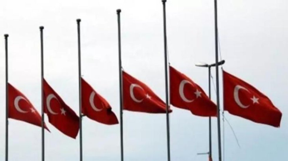 T&uuml;rkiye'de 3 g&uuml;nl&uuml;k milli yas ilan edildi