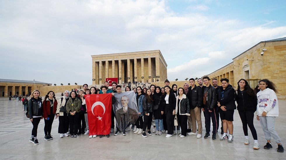 100 Genç, Cumhuriyet’in 100. Yılında Ata’nın huzurunda