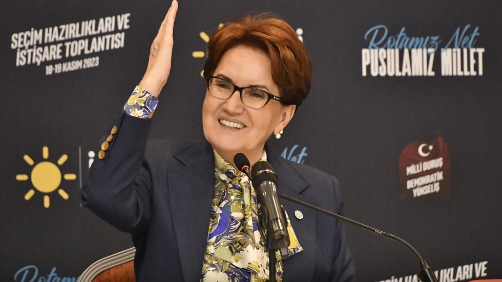 Akşener, parti i&ccedil;indeki yolsuzluk iddialarıyla ilgili, "İspat ederlerse politikayı bırakırım!"