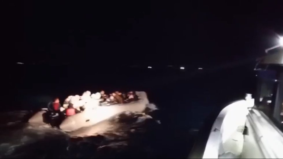 Ayvalık&rsquo;ta 42 g&ouml;&ccedil;men yakalandı