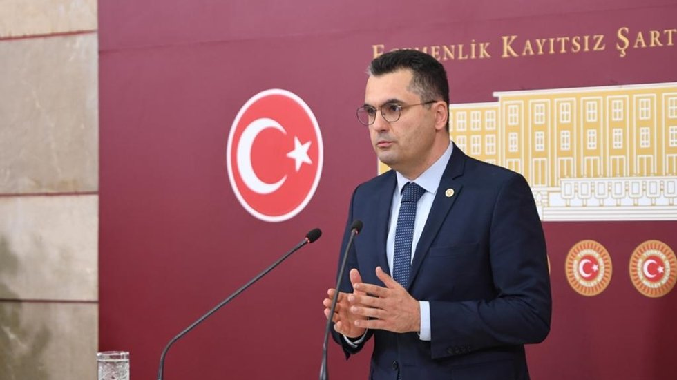 Burak Dalgın, &ouml;zel sekt&ouml;r &ccedil;alışanlarının eriyen &uuml;cretlerini g&uuml;ndeme getirdi&hellip;
