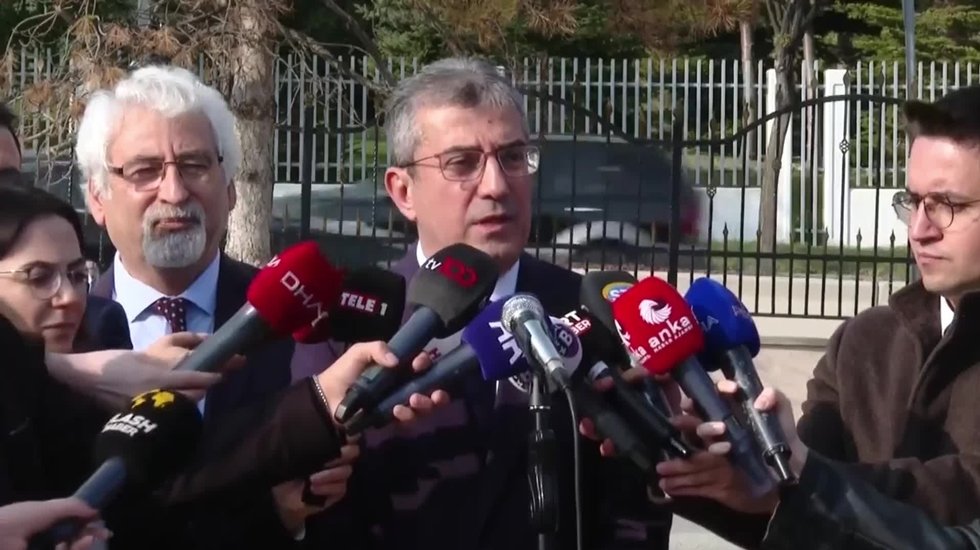 CHP, AYM &ouml;n&uuml;nde: &ldquo;Bu bir yargı darbesinden &ouml;te a&ccedil;ık ve derin bir devlet krizidir&rdquo;