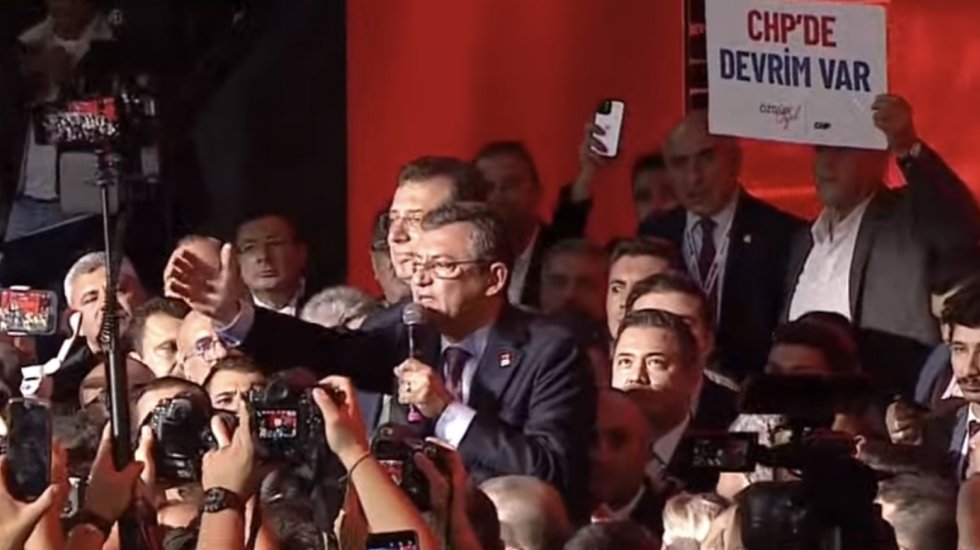 CHP Genel Başkanı &Ouml;zg&uuml;r &Ouml;zel: Omzuma y&uuml;klemiş olduğunuz sorumluluğun farkındayım