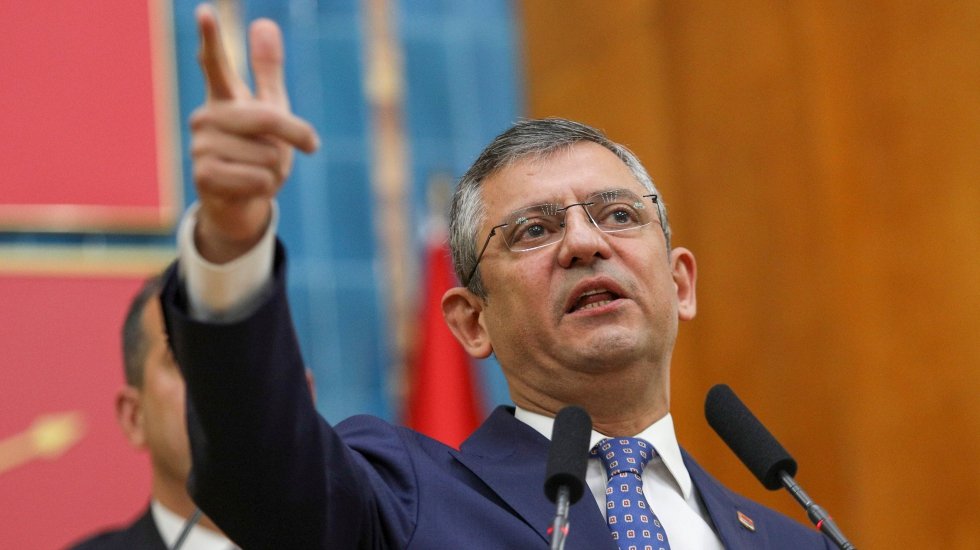 CHP lideri &Ouml;zel'den Cumhurbaşkanı Erdoğan'a: "Bizimle anayasa değiştiremeyeceksin!"