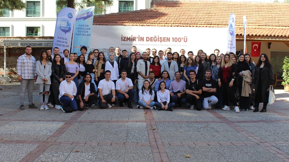 İzmir Kent Konseyi Gen&ccedil;lik Meclisi, &ouml;ğrenci toplulukları ile bir araya geldi
