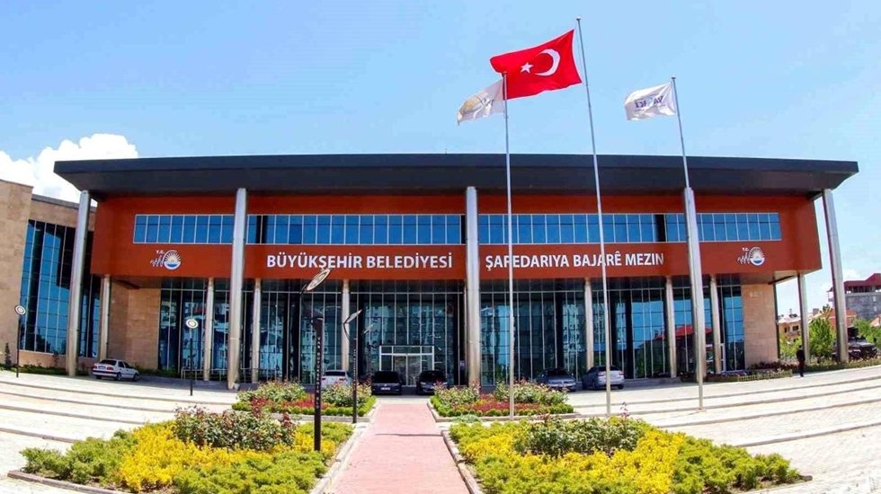 Kayyumla y&ouml;netilen Van B&uuml;y&uuml;kşehir Belediyesi, se&ccedil;im &ouml;ncesi 35 taşınmazın satışa &ccedil;ıkardı.