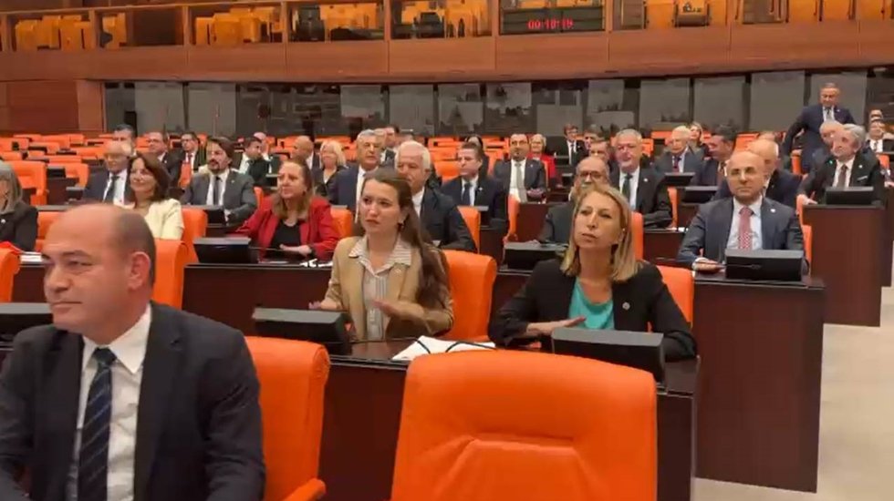Meclis'te 'Yargıtay' protesto eden CHP Grubu sıraları terk etmedi