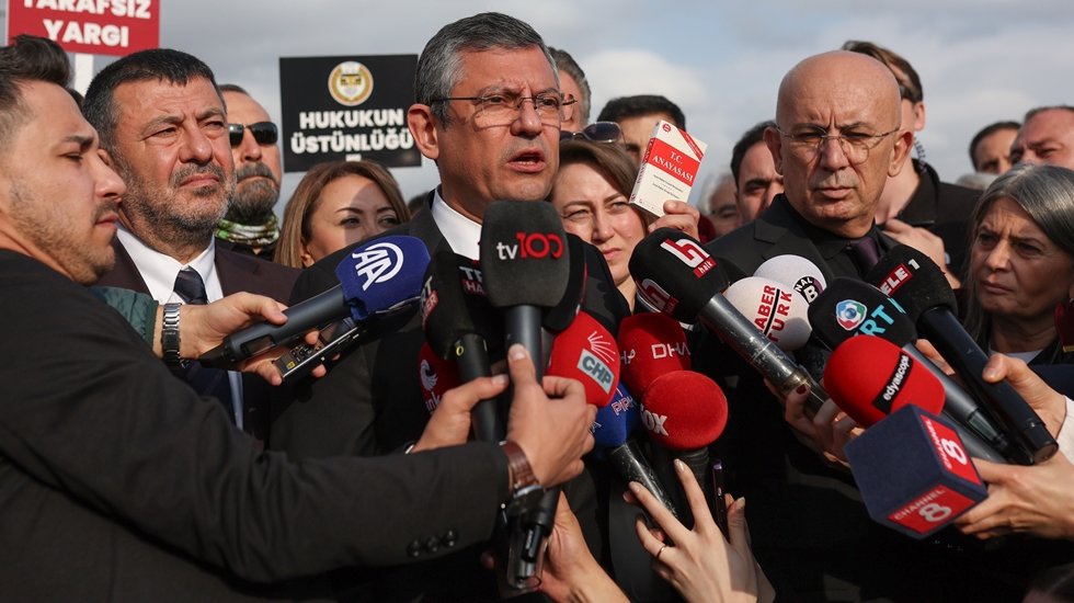 &Ouml;zel&rsquo;den Erdoğan&rsquo;a: "Sen Anayasayı saymazsan biz de seni saymayız"