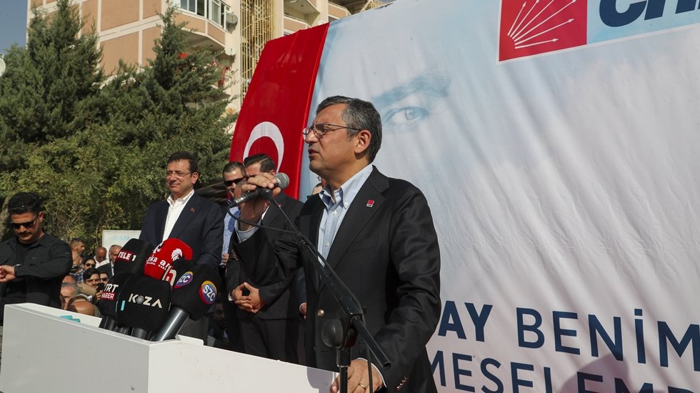 &Ouml;zg&uuml;r &Ouml;zel: "Bundan sonra Hatay'ı T&uuml;rkiye g&uuml;ndeminden d&uuml;ş&uuml;rmelerine izin vermeyeceğim"
