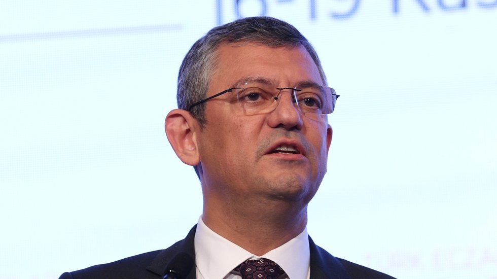 &Ouml;zg&uuml;r &Ouml;zel'den vefa &ouml;rneği... Tek tek aradı...