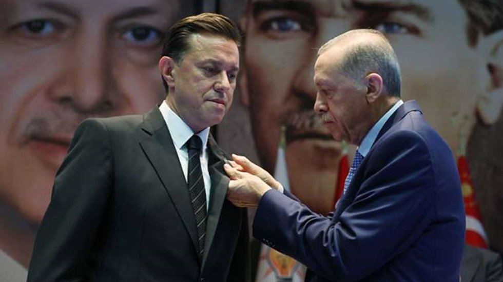 'Para karşılığı AKP&rsquo;ye ge&ccedil;ti' iddiası: İYİ Parti'den AKP'ye ge&ccedil;en Hatipoğlu i&ccedil;in 'Maho Ağa' benzetmesi...