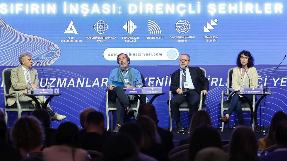 Prof. Naci G&ouml;r&uuml;r: &ldquo;Marmara depreminde sanayinin &ccedil;arkları durur&rdquo;